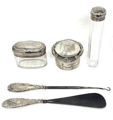 Lot 116 - AN EDWARDIAN SILVER PART TOILET SET, LONDON & BIRMINGHAM, 1906 / 09
