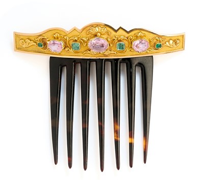 Lot 302 - GOLD, TOPAZ, EMERALD AND TORTOISESHELL HAIR COMB, 1830s
