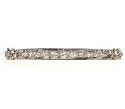 Lot 366 - DIAMOND BAR BROOCH, 1920s