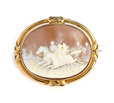 Lot 303 - □ VICTORIAN SHELL CAMEO BROOCH, 1870s