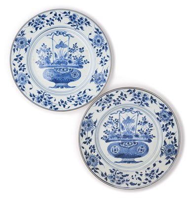 Lot 44 - A PAIR OF CHINESE BLUE AND WHITE 'FLOWER BASKET' PLATES, QING DYNASTY, KANGXI PERIOD (1662-1722)