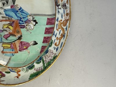 Lot 69 - A PAIR OF CHINESE FAMILLE-ROSE OVAL DISHES, QING DYNASTY, CIRCA 1830