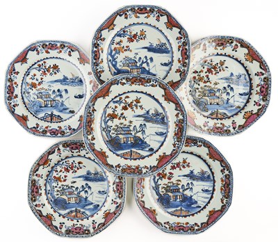Lot 55 - A SET OF SIX CHINESE IMARI EXPORT OCTAGONAL DINNER PLATES, QING DYNASTY, 18TH CENTURY