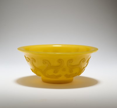 Lot 109 - A CHINESE EGG-YOLK YELLOW GLASS 'DRAGON' BOWL, QING DYNASTY, 19TH CENTURY
