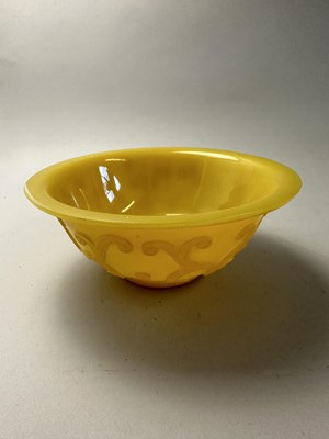 Lot 92 - A CHINESE EGG-YOLK YELLOW GLASS 'DRAGON' BOWL, QING DYNASTY, 19TH CENTURY
