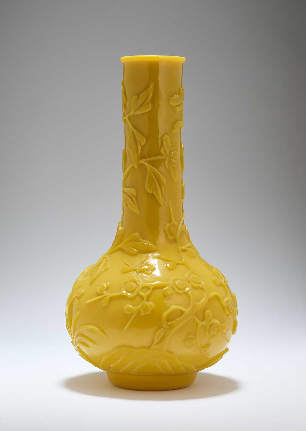 Lot 91 - A CHINESE CARVED OPAQUE LEMON-YELLOW GLASS BOTTLE VASE, LATE QING DYNASTY, 19TH CENTURY