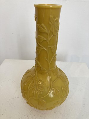Lot 91 - A CHINESE CARVED OPAQUE LEMON-YELLOW GLASS BOTTLE VASE, LATE QING DYNASTY, 19TH CENTURY