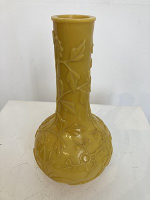Lot 91 - A CHINESE CARVED OPAQUE LEMON-YELLOW GLASS BOTTLE VASE, LATE QING DYNASTY, 19TH CENTURY