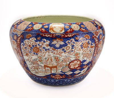 Lot 207 - A LARGE JAPANESE IMARI FISH BOWL, MEIJI PERIOD (1868-1912)