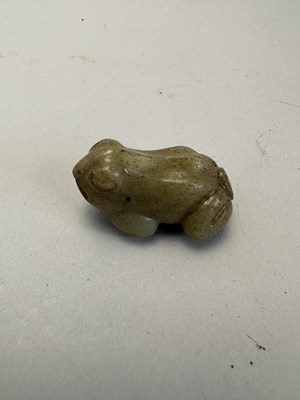 Lot 88 - A CHINESE CELADON JADE FROG, LATE MING DYNASTY