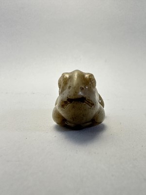 Lot 88 - A CHINESE CELADON JADE FROG, LATE MING DYNASTY