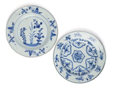 Lot 48 - TWO CHINESE EXPORT BLUE AND WHITE PLATES, QING DYNASTY, KANGXI PERIOD (1662-1722)