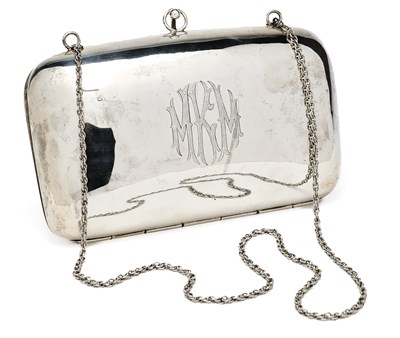 Lot 143 - □ A GEORGE V SILVER HANDBAG, WALKER & HALL, SHEFFIELD, 1913