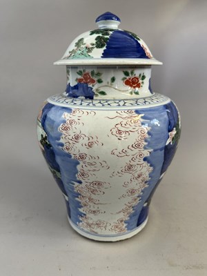 Lot 58 - A PAIR OF CHINESE TRANSITIONAL-STYLE WUCAI JARS AND COVERS