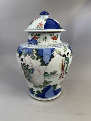 Lot 58 - A PAIR OF CHINESE TRANSITIONAL-STYLE WUCAI JARS AND COVERS