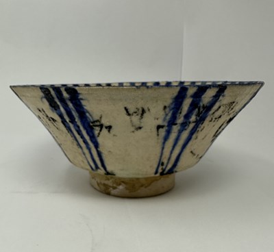 Lot 47 - A KASHAN POTTERY BOWL, PERSIA, 13TH CENTURY