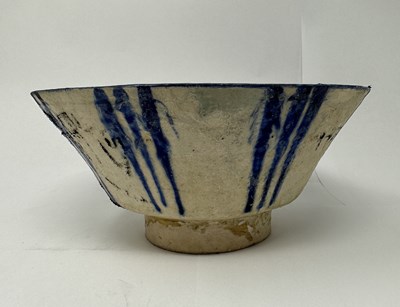Lot 47 - A KASHAN POTTERY BOWL, PERSIA, 13TH CENTURY