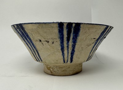Lot 47 - A KASHAN POTTERY BOWL, PERSIA, 13TH CENTURY