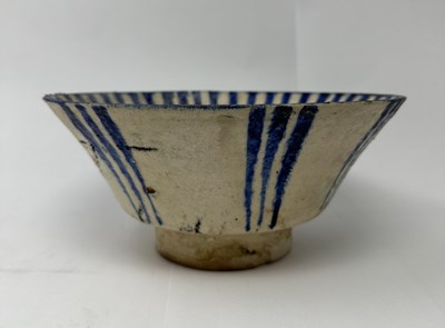 Lot 47 - A KASHAN POTTERY BOWL, PERSIA, 13TH CENTURY