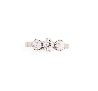 Lot 436 - DIAMOND THREE STONE RING