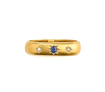 Lot 330 - GOLD, SAPPHIRE AND DIAMOND SCARF CLIP, 1900s