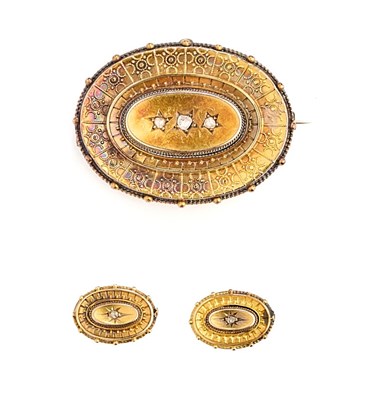 Lot 324 - A VICTORIAN GOLD AND DIAMOND BROOCH AND PAIR OF EARRINGS, 1890s