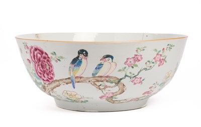 Lot 20 - A LARGE AND IMPRESSIVE CHINESE FAMILLE-ROSE PUNCHBOWL, QING DYNASTY, YONGZHENG PERIOD (1723-35)