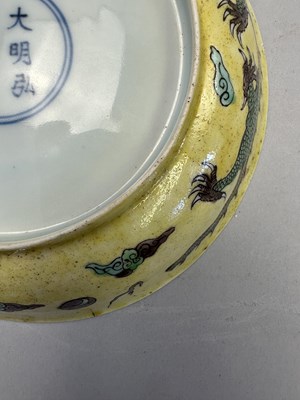 Lot 16 - A CHINESE FAMILLE-NOIR 'DRAGON' DISH, KANGXI PERIOD (1662-1722)