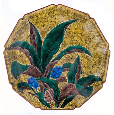 Lot 157 - A LARGE JAPANESE YOSHIDAYA-STYLE KUTANI OCTAGONAL DISH, MEIJI PERIOD, 1868-1912