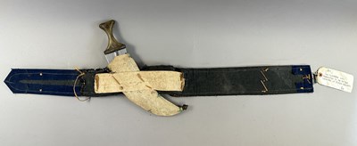 Lot 561 - □ AN ARAB JAMBIYA, 20TH CENTURY