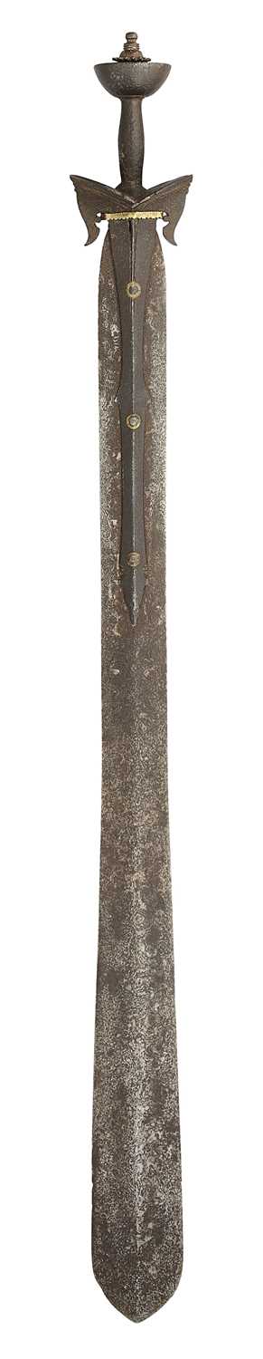 Lot 87 - A RARE SOUTH INDIAN SWORD (KHANDA), 17TH CENTURY