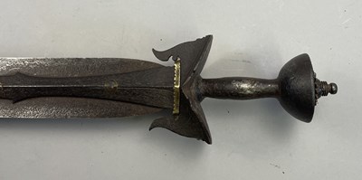 Lot 87 - A RARE SOUTH INDIAN SWORD (KHANDA), 17TH CENTURY