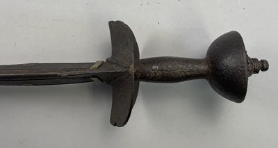 Lot 87 - A RARE SOUTH INDIAN SWORD (KHANDA), 17TH CENTURY