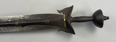 Lot 87 - A RARE SOUTH INDIAN SWORD (KHANDA), 17TH CENTURY