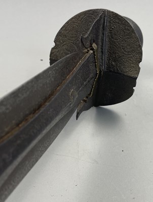 Lot 87 - A RARE SOUTH INDIAN SWORD (KHANDA), 17TH CENTURY