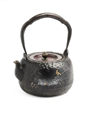 Lot 164 - A JAPANESE IRON TEAPOT, TETSUBIN, EDO/MEIJI PERIOD, 19TH CENTURY