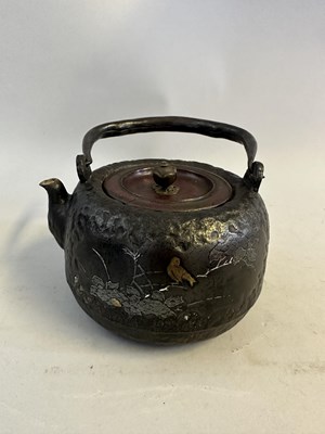 Lot 164 - A JAPANESE IRON TEAPOT, TETSUBIN, EDO/MEIJI PERIOD, 19TH CENTURY