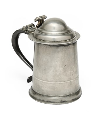 Lot 47 - A QUEEN ANNE PEWTER QUART TANKARD, CIRCA 1710-20