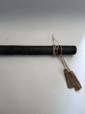 Lot 3 - A JAPANESE BOW (YUMI), BOW-STRING REEL, SIX ARROWS AND QUIVER (YADZUTSU), LATE EDO PERIOD, 19TH CENTURY/EARLY 20TH CENTURY