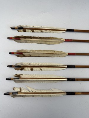 Lot 3 - A JAPANESE BOW (YUMI), BOW-STRING REEL, SIX ARROWS AND QUIVER (YADZUTSU), LATE EDO PERIOD, 19TH CENTURY/EARLY 20TH CENTURY