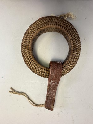 Lot 5 - A JAPANESE BOW (YUMI), BOW-STRING REEL, THREE ARROWS AND QUIVER (YADZUTSU), LATE EDO PERIOD, 19TH CENTURY/EARLY 20TH CENTURY