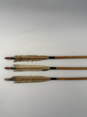 Lot 5 - A JAPANESE BOW (YUMI), BOW-STRING REEL, THREE ARROWS AND QUIVER (YADZUTSU), LATE EDO PERIOD, 19TH CENTURY/EARLY 20TH CENTURY