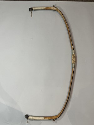 Lot 22 - THREE CHINESE COMPOSITE BOWS, QING DYNASTY, 19TH/20TH CENTURY