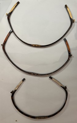 Lot 23 - THREE CHINESE COMPOSITE BOWS, QING DYNASTY, 19TH/20TH CENTURY