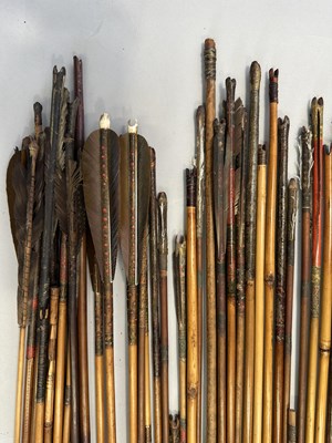 Lot 362 - A LARGE QUANITY OF AFRICAN AND INDIAN ARROWS, 19TH/20TH CENTURY
