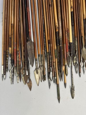 Lot 362 - A LARGE QUANITY OF AFRICAN AND INDIAN ARROWS, 19TH/20TH CENTURY
