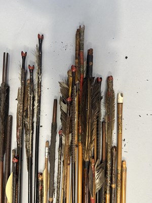 Lot 362 - A LARGE QUANITY OF AFRICAN AND INDIAN ARROWS, 19TH/20TH CENTURY