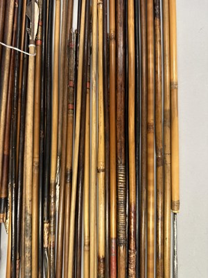 Lot 362 - A LARGE QUANITY OF AFRICAN AND INDIAN ARROWS, 19TH/20TH CENTURY