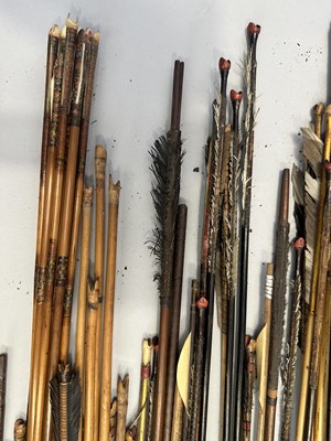 Lot 362 - A LARGE QUANITY OF AFRICAN AND INDIAN ARROWS, 19TH/20TH CENTURY