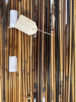 Lot 362 - A LARGE QUANITY OF AFRICAN AND INDIAN ARROWS, 19TH/20TH CENTURY